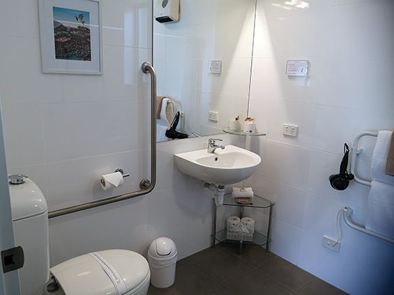 superior twin studio (accessible) bathroom