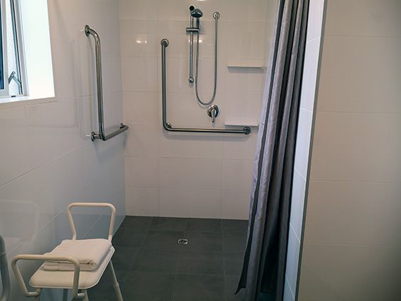 superior twin studio (accessible) shower